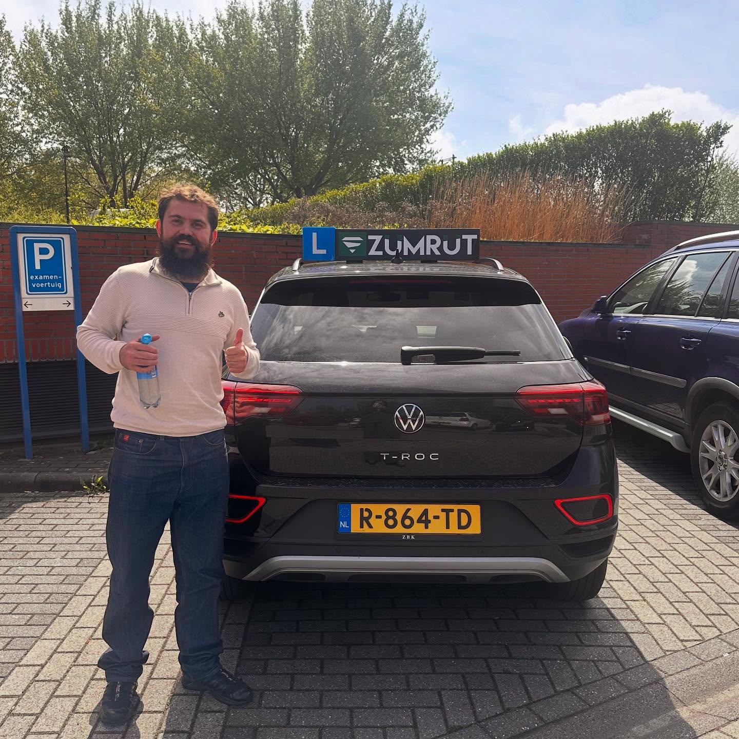 Geslaagde leerling bij Rijschool Zumrut