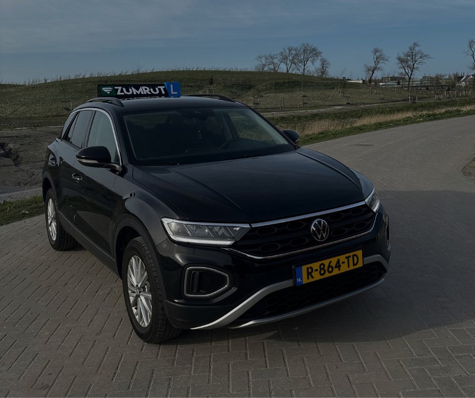 Rijschool Zumrut lesauto in Amsterdam